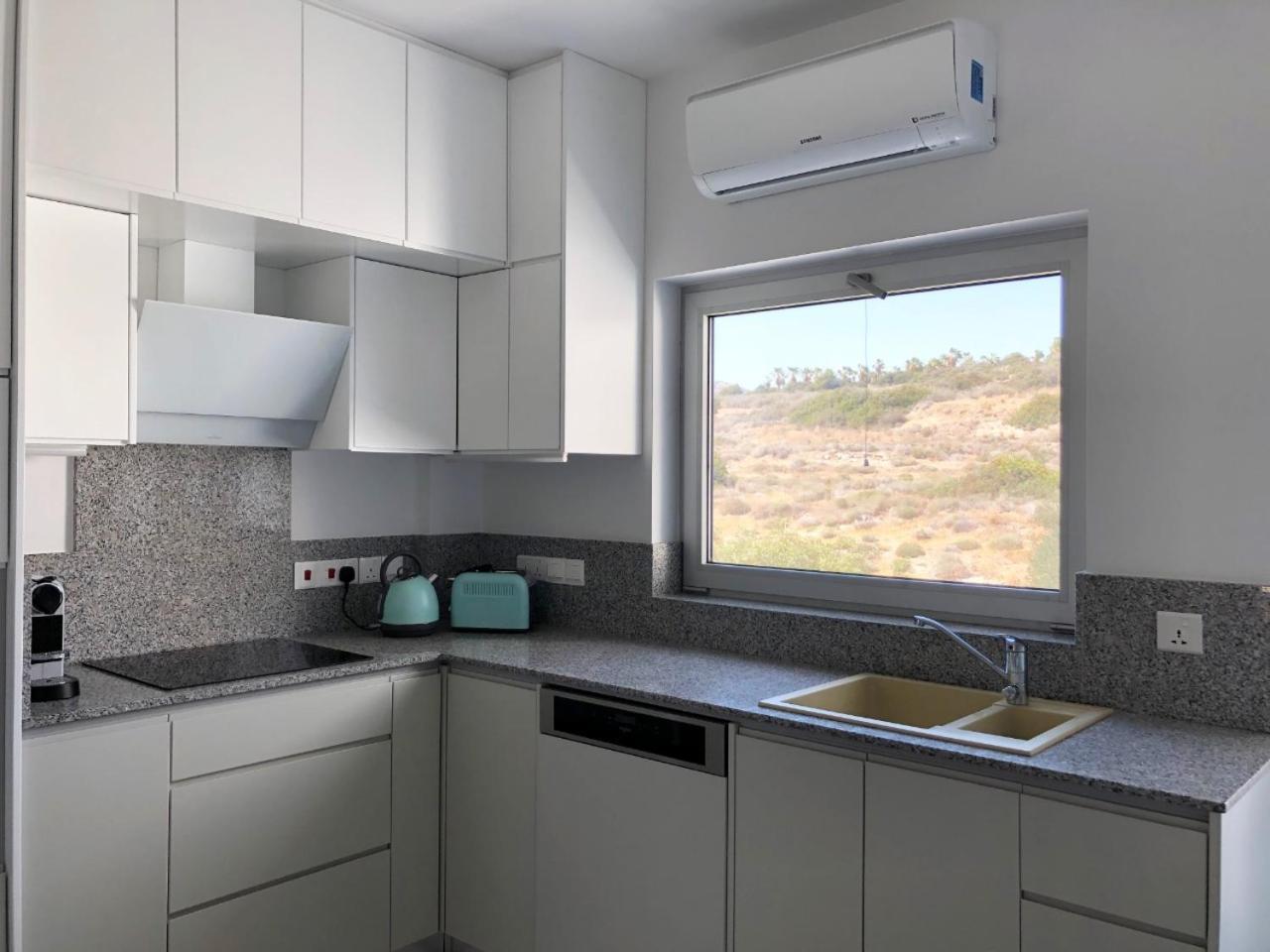 Alania Sea View Apartment Лимасол Екстериор снимка